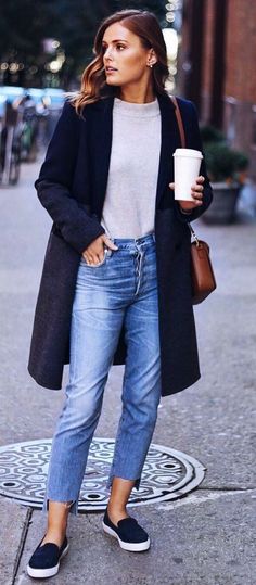 Cute-Winter-Outfits-with-Sneakers Minimalisticky Chic, Casual Chic Winter, Stile Casual Chic, Look Retro, Cute Winter Outfits, Fashion Over 40