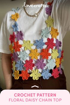 crochet pattern floral daisy chain top with text overlay that reads, crochet pattern floral daisy chain top