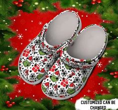 Crocs Outfit, Christmas Snowflakes Pattern, The Grinch Christmas, Crocband Clog, Crocs Clog, Clog Shoes, Crocs Clogs, Crocs Classic Clogs, Wooden Shoes