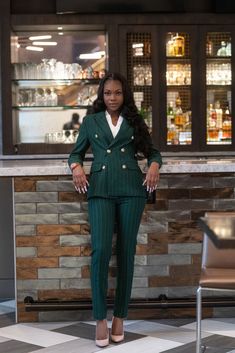 Suit Poses, Look Festival, Corporate Chic, Business Photoshoot, Branding Photoshoot Inspiration, Beautiful Suit