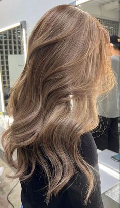 Light Brown Hair With Dark Blonde Highlights, Hair Inspo Dark Blonde, Brown Hair Colors Aesthetic, Balayage Hair On Dirty Blonde, Honey Blonde Hair On Brunette, Natural Mousy Blonde Hair, Light Brown Hair Color Ideas With Highlights, Light Brownish Blonde Hair, Dark Brown To Light Brown Hair Before And After