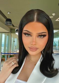 Delineados que te ayudarán a tener una mirada más sensualona | Es la Moda Cute Makeup Looks, Makeup Eye Looks, Hair Stylies, Makeup Makeover, Hair Stylist Life, Baddie Hairstyles, Glam Makeup, Pretty Makeup, Cute Makeup