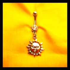 Brand New Surgical Steel Dangle Belly Navel Ring Piercing Simple Celestial Sun Stone On Silver Base Quality Body Jewelery And Shiny Gem Clear Stone Sexy Vintage 90s / 2000s Piercing Simple, Ring Piercing, Jewelry Piercing, Celestial Sun, Dangle Belly Rings, Sun Stone, Navel Ring, Golden Sun, Button Rings