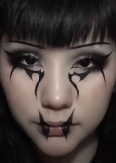 Cool Makeup Designs, Lowkey Halloween Makeup, Cybersigilism Eyeliner, Sketch Ideas Tattoo, Trans Masc Makeup