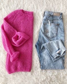 Flatlay Clothes, Urban Jeans, Tokyo Street Fashion, Aria Montgomery, Minimalist Women, Grunge Look, Layered Fashion, Clothing Photography, Mohair Sweater