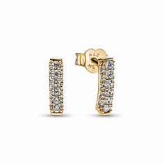 Add a touch of sparkle to your everyday look with our hand-finished Pandora Timeless Pavé Single-row Bar Stud Earrings. Shining in 14k gold plating, these slightly squared studs are set with one row of clear cubic zirconia down the center and one down each side, creating a shimmering three-dimensional effect that looks elegant on its own or styled with other Timeless Pavé pieces. Pandora Earrings, Bracelet Pandora, Heart Hoop Earrings, Bar Stud Earrings, Bar Studs, Jewellery Uk, Gifts For Wedding Party, Sterling Silver Heart, Pandora Jewelry