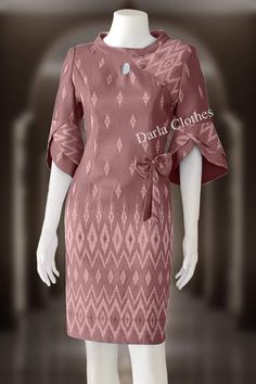 Model Dress Batik, Filipiniana Dress, Cotton Short Dresses, Simple Frocks, Traditional Dresses Designs, Ikat Dress, Kente Styles, Neck Designs For Suits