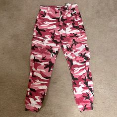 Never Worn Boohoo Pink Camo Cargo Jogger Pants Casual High Waist Pink Cargo Pants, Pink Stretch Cargo Pants For Spring, Trendy High Waist Pink Cargo Pants, Spring Pink Stretch Cargo Pants, Stretch Pink Cotton Cargo Pants, Pink Stretch Cargo Bottoms, Pink Stretch Bottoms With Cargo Pockets, Stretch Pink Bottoms With Cargo Pockets, Pink Fitted Cargo Pants