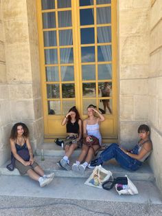 Rome Girl, Aesthetic Teen Girl, Italy Travel Aesthetic, Interrail Europe, French Trip, Bff Photo, Ireland Aesthetic, Rome Italy Travel