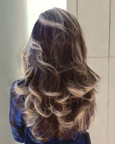 Blonde Tips Long Hair, Layers With Colored Hair, Dyed Tips On Layered Hair, Cool Hair Dye Ideas For Long Hair, Dyed Layers Of Hair, Layered Coloured Hair, Middle Layer Dyed Hair, Brown Hair With Bleached Tips, Blonde On The Ends Of Hair