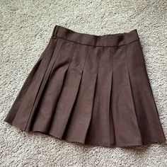 New With Tags Pleated Brown Miniskirt With Side Zipper And Elastic Waistline In Back Brown Pleaded Skirt, Brown Pleated Skirt, Pleaded Skirt, Brown Skirt, Brown Outfit, Brown Skirts, Pleated Skirt, Side Zipper, Dark Brown