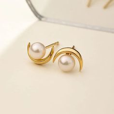 Material: Akoya Pearl and 18K gold Akoya pearl saltwater cultured pearl Size of pearl: around 5.0-5.5mm, 2pcs Handpicked of every pearl, only the top 1% of pearls are selected Handcrafted Sold as a pair Lifetime warranty Design Earrings, Akoya Pearls, Pearl Stud Earrings, Pearl Size, Pearl Studs, Hook Earrings, Earrings Jewelry, White Gold Diamonds, Gold Diamond