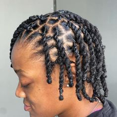 Short Layered Twists Locs Layered Twists, Layered Short Bob, Latest Hairstyles For Ladies, Female Dreadlocks Styles, Twists Locs, Short Dreadlocks