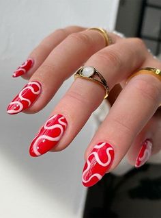 Red Swirl Nail Designs, Red Nails Summer Art Designs, Summer Red Nails Designs, Red Abstract Nails, Red Swirl Nails, Gel Nails Orange, Orange Nails Design, Squiggle Nails, Nail Art Vermelho