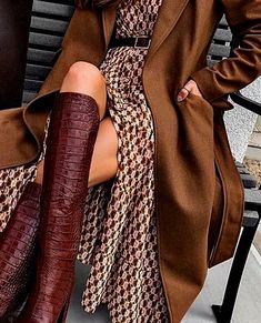 Autumn Dresses, Womens Fashions, Geometric Vintage, Mode Casual, فستان سهرة, Looks Chic, 가을 패션, Elegant Floral, Looks Style