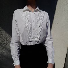 Vintage cotton button up blouse - ruffled front - white Label size : 34/36 The model is 180 cm /5.9 tall, usually wears XS or S size MEASUREMENTS (laid down, seam to seam) Shoulders - 36 cm Armpits - 47 cm Length - 70 cm Sleeves - 59 cm COMPOSITION 100% cotton CONDITION very good vintage *PLEASE NOTE. Due to monitor differences, actual colors may vary slightly from what appears online.* *Please note that all vintage / second hand items may come with minor flaws due to pre loved wear. Visible signs are shown on the photos. * Formal Ruffled Button-up Shirt, White Cotton Shirt With Ruffled Collar, White Ruffled Shirt For Formal Occasions, Formal White Ruffled Shirt, Classic Button-up Shirt With Ruffles, Classic Ruffled Button-up Shirt, White Ruffled Button-up Shirt, White Ruffled Button-up Blouse, White Formal Shirt With Ruffled Collar