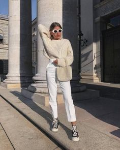 Casual Sweatpants Outfit, Jeans Heels Outfit, Jeans Outfit Women, Coat Street Style, Beige Outfit, Outfit Jeans, Cooler Look, Winter Trends