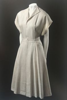 Linen Style Fashion, Madame Gres, Diy Clothes Design, History Fashion, Stylish Party Dresses, Vintage Gowns, Batik Dress