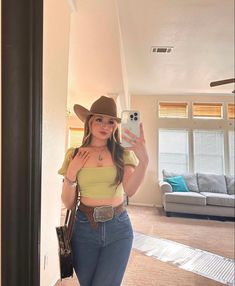 Pico Landia Outfits, Vaquera Outfit Summer, Pink Jaripeo Outfits, Vaquera Summer Outfits, Latina Cowgirl Outfits, Ootd Vaquero