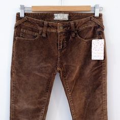 Brand New With Tag. Size: 24 Length: 34.5” Purchase 2 Items(+) In My Closet And Get 10% Discount. [C179] Jeans Free People, Brown Corduroy, Free People Jeans, Jeans Color, Colored Jeans, Free People, Women Jeans, Brand New, Women Shopping