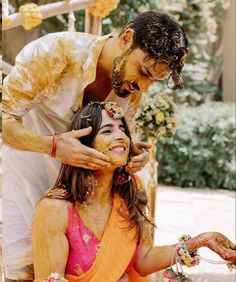 Mexico Vogue, Haldi Photography Ideas, Latino Wedding, Haldi Poses For Bride, Couple Poses Ideas, Haldi Photoshoot, Marriage Poses, Bride Groom Photoshoot