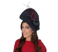 Mother of the groom Red and Navy Blue wedding hat. The Dark blue and red fascinator is decorated with a beautiful navy blue knot and some red feathers. It is a red and blue hat perfect for any special occasion like weddings, derby day, Ascot Horse races, Tea Party, cocktails, Launcheon ... It is mounted on a headband that allows to tilt the fascinator to the liking of each one. You can choose the side of the head where you like to wear the fascinator. If you would like to change any colors or it Formal Structured Crown Hat For Royal Ascot, Formal Costume Hat With Structured Crown For Royal Ascot, Formal Hats With Pinched Crown For Kentucky Derby, Formal High Crown Fascinator For Kentucky Derby, Red Structured Crown Hat For Weddings, Red Structured Crown Costume Hat For Wedding, Red Fitted Hat For Gift, Red Fitted Hat As Gift, Red Fitted Hats As Gifts