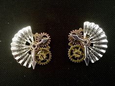 Steampunk earrings with fan and cogs : the earrings consist of a fan in silver metal. The fans are decorated with cogs in silver, copper and bronze metal. A small pair of silver watch hands completes the set. The erraings are mounted on a silver rod and the pusher is provided. All my jewelry is carefully packed and delivered in tracking or international tracking. I communicate the tracking number as soon as the package is sent. Steampunk Earrings, Bronze Metal, Silver Watch, Tracking Number, My Jewellery, Metallic Silver, Cufflinks, Etsy Earrings, Copper