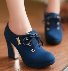 Weddings Idea, Mode Shoes, Short Ankle Boots, Shoe Ideas, Casual High Heels, Kawaii Shoes, Chunky Heel Pumps, Heels High, Hot Heels