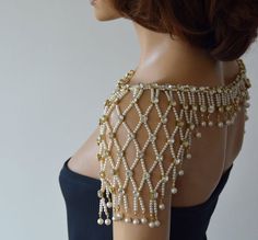 Pearl Outfits, Pearl Shoulder Necklace, Pearl Vest, Pearl Outfit, Panda Jewelry, Beads Clothes, Beaded Crop Top, Shoulder Jewelry, Shoulder Necklace