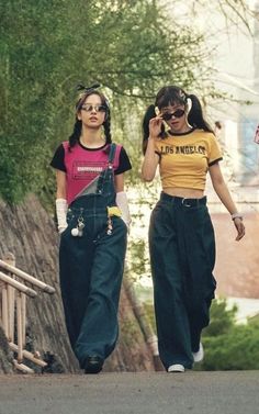 2000s Fashion In Japan, 90s Streetwear Japan, 2000s Aesthetic Women, 90 Japanese Fashion, Japanese 90s Outfit, 2521 Outfit Ideas, 2000 Korean Fashion, Street Style Japanese, Y2k Retro Outfits