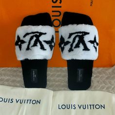 Louis Vuitton Mule Mink & Monogram Limited Edition Size 40=10. Ecru & Black New. Insole Measures 10.1inch Heat Stamp Date Code Sc0261 Comes With Box, 2 Dust Bags. Brand New Condition Luxury Mules Made In Italy. Luxury Black Sandals, Designer Black Sandals, Louis Vuitton Heels, Brown Kitten, Louis Vuitton Sneakers, White Louis Vuitton, Pink Flip Flops, Louis Vuitton Pink, Rubber Flip Flops