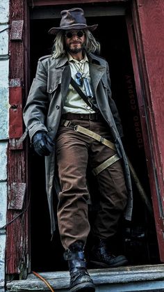 Karl Heisenberg, Resident Evil Vii, Concept Clothing, Cowboy Outfits, Steampunk Clothing, Human Poses, New Rock, Estilo Punk, Pose Reference Photo