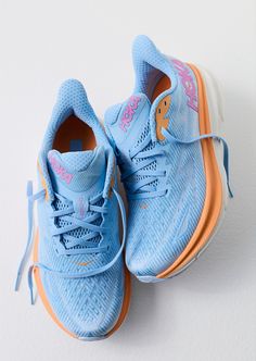 Airy Blue/Ice Water Color HOKA Clifton 9 Sneakers Cute Running Shoes, Flight Outfit, Hoka Clifton 9, College Wardrobe, Clifton 9, Hoka Clifton, Hoka Shoes, Christmas Board, Gym Fits