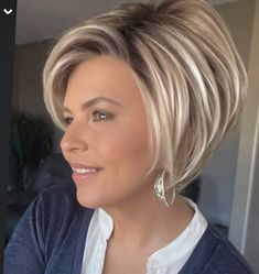 Trending Hairstyles Medium Length, Womens Hair Styles 2024, Short Hair Styles For Fine Hair, Stacked Bob With Layers, Sassy Bob Haircut, Modern Long Hairstyles, Medium Length Layered Bob