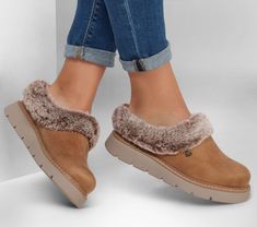 Skechers Memory Foam, Wide Shoes, Skechers Women, 4 Inch Heels, Casual Winter Outfits, Rice Bowls, Skechers Shoes, Sneaker Heels, Stay Cozy