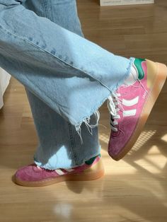 pink shoes, pink sneakers, sneakerhead, coolway sneackers, shoe aesthetic Pink Sneakers Outfit, Shoe Aesthetic, Sole Sisters, Fire Fits, Shoes Pink, Pink Sneakers, Pink Shoes, Dream Shoes