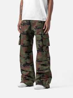 Y5 Cargo Pants - Green camo | Blacktailor Pants Green, Green Camo, Baggy Fits, Different Fabrics, Black Friday Sale, Cargo Pants, Streetwear Fashion, Front Pocket, Daily Wear