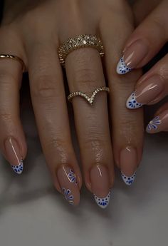 Spanish Inspired Nails, Europe Nail Ideas, Grecian Nails, Egypt Nails, Debs Nails, Greece Inspired Nails, Fall Leaf Nail Designs, Leaf Nail Designs, Europe Nails