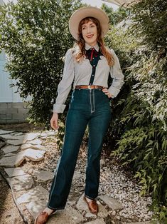 1950s Women’s Outfit Idea - Ranch Western Cowgirl 1950s Cowgirl, 1950s Outfit Ideas, 1950s Woman, 1950s Women, 50s Outfits, Outfit Inspiration Women, Cowgirl Fashion