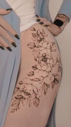 a woman's thigh with flowers on it