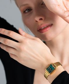 An iconic design, elevated. Combining the classic style of old vintage watches with an ultra-modern appeal in sumptuous and stylized gold. The mini square-shaped 31mm dial features minimalist numerals with a decadent forest green face and crystal detailing. Boyfriend pairs classic design with robust links made of gold-plated metal. Green Watches Women, Green Watch, Vintage Watches Women, Gold Watches Women, Watches Women, Modern Mom, Yellow Gold Engagement Rings, Iconic Design, Old Vintage