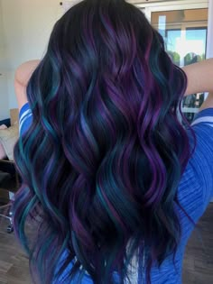 Exotic Hair Color, Blue Hair Highlights, Vivid Hair Color, Cute Hair Colors, Dyed Hair Inspiration, Pretty Hair Color, Hair Color And Cut