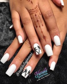 White Nails With Black Detail | Pretty Long & Short Square Nails Inspiration Square Square Nails, Square Nails Inspiration, White Nails With Black, Nail Square, Pretty Nails Glitter