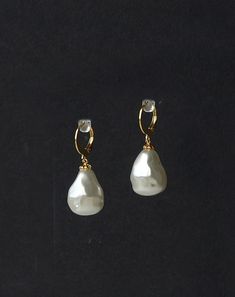 Pearls were very popular in the Regency period. This design comes from the painting of Mary Nisbet, Countess of Elgin (1777 - 1855), painted approximately 1804 by François, Baron Gérard. These earrings consist of white faux pearls with gold plated fittings, suspended from gold plated stainless steel round lever backs. They are perfect with regency attire but would look equally at home with modern day clothing. Limited edition design. Gold plated stainless steel lever backs. Length (from top of e