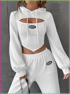 Sport Style Outfits Women, Joggers Outfit, Sportswear Fashion, Sporty Casual, Beauty And Lifestyle, Life Tips, Clothing Hacks, White Casual