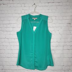 Banana Republic Blouse Women's Small Green Sleeveless Silk Sheer Nwt Sz S Approx Measurements: Armpit To Armpit: 20" Length: 25" Please Ask For Measurements If Need Them Color Might Be Different From Picture Due To Lighting Or Camera Resolution. I Try My Best To Take The Best And Accurate Pictures. Thank You For Visiting My Closet! Fitted Green Tank Blouse, Green Sleeveless Top For Work, Green Sleeveless Blouse For Workwear, Green Fitted Tank Top For Work, Green Sleeveless Vest Blouse, Chic Green Tank Blouse, Chic Green Blouse With Vest Detail, Green Sleeveless Blouse For Work, Top Banana