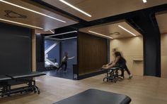 Myodetox, West Hollywood - Healthcare Snapshots Physiotherapy Room, Physical Therapy Clinic, Chiropractic Office Design, Sports Facility Architecture, Chiro Office, Recovery Room, Therapy Clinic, Massage Clinic, Chiropractic Clinic