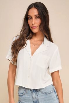 White Button-Up Top - Short Sleeve Top - White Collared Crop Top - Lulus White Blouse Outfit, Finding Style, White Shirt Outfits, White Short Sleeve Blouse, Summer Styling, Comfortable Room, Spring Tops, Blouse Outfit, Short Sleeve Button Up