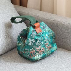 Chinese Style Green Silky Floral Handbag Plain Linen Small Clutch in Navy Blue Green - Morimiss.com Jeans Bags Ideas, Hand Painted Bags Handbags, Japanese Knot Bag, Japanese Bag, Upcycle Sewing, Floral Handbags, Diy Handbag, Favorite Handbags, Handcrafted Bags