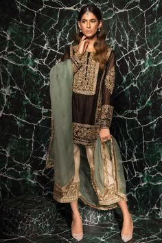 Shadi Dresses, Pakistani Formal Dresses, Pakistani Wedding Outfits, Desi Outfits, Pakistani Clothes, Hippy Chic, Pakistan Fashion